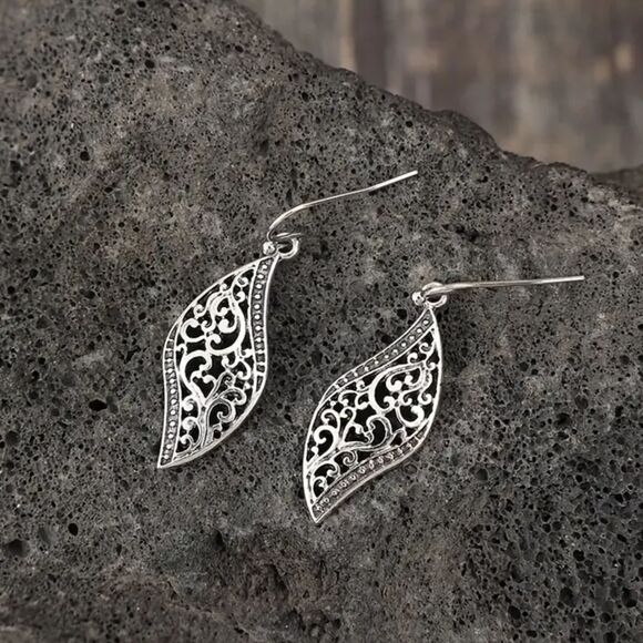 Silver Wavy Filigree Drop Earrings Dangle Pendant Charm Etched Lghtwght Retro - Picture 2 of 5